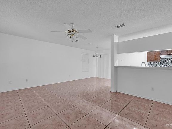 4th image of 3704 Camellia Ave