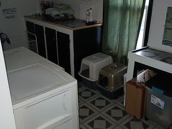 3rd image of 414 E Center St