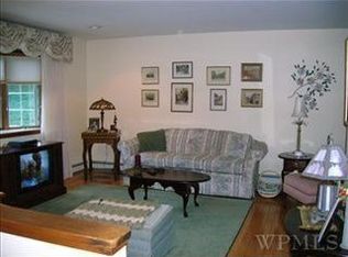 17 Ridge Rd, Poughkeepsie, NY 12603