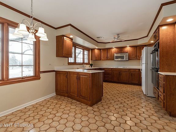 4th image of 53 Graymoor Ln