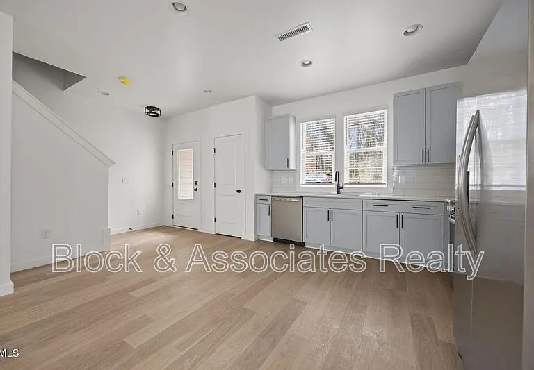 2811 Wilcox Pl #101 — Photo 24