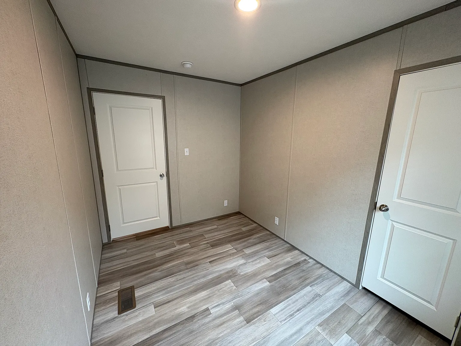 3 bed, 1080 sqft, $1,449 — Photo 3