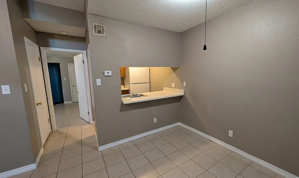 1 bed, 833 sqft, $1,200 — Photo 2