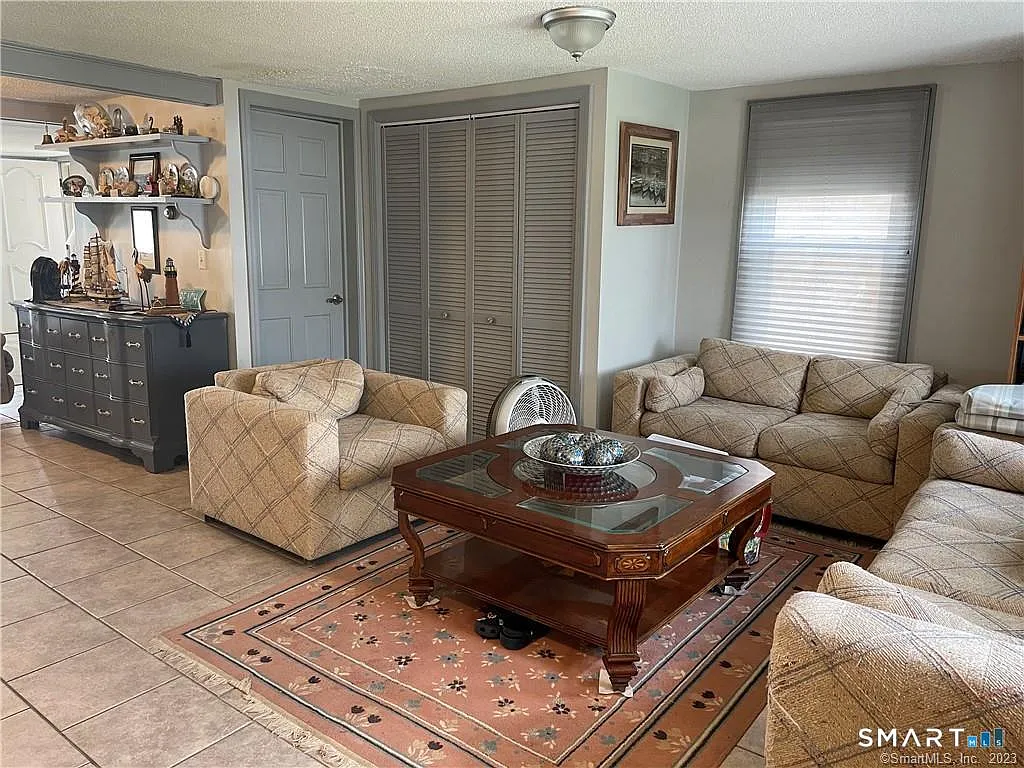 4 bed, 4.5 bath, 2274 sqft, $2,000 — Photo 4