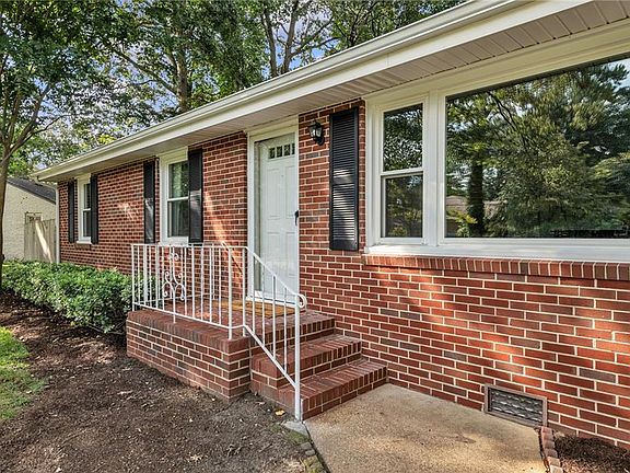 4th image of 4216 Genoa Cres