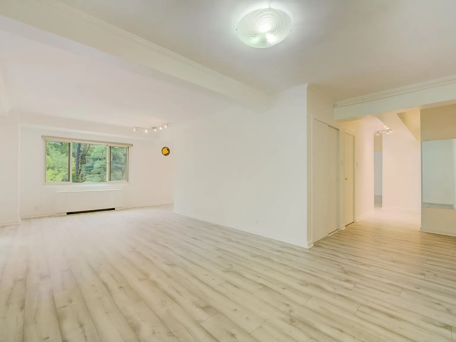 4201 Cathedral Ave NW — Photo 3