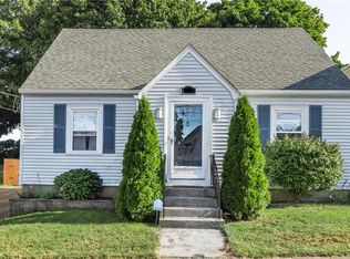 32 Hillcrest Ave, Pawtucket, RI 02860