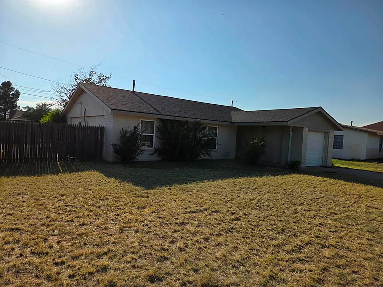 604 Beckley Dr — Photo 2