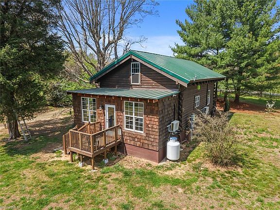 3rd image of 256 Bear Rd