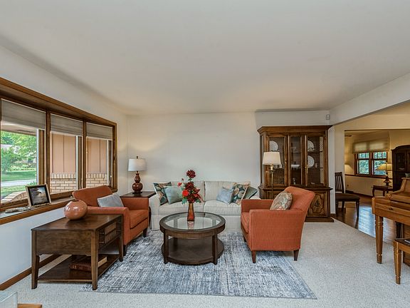 4th image of 2828 Windamere Way