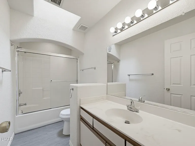 3099 Jamaica Blvd S — Photo 28