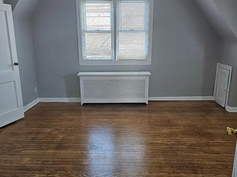 1301 Hook Rd — Photo 2