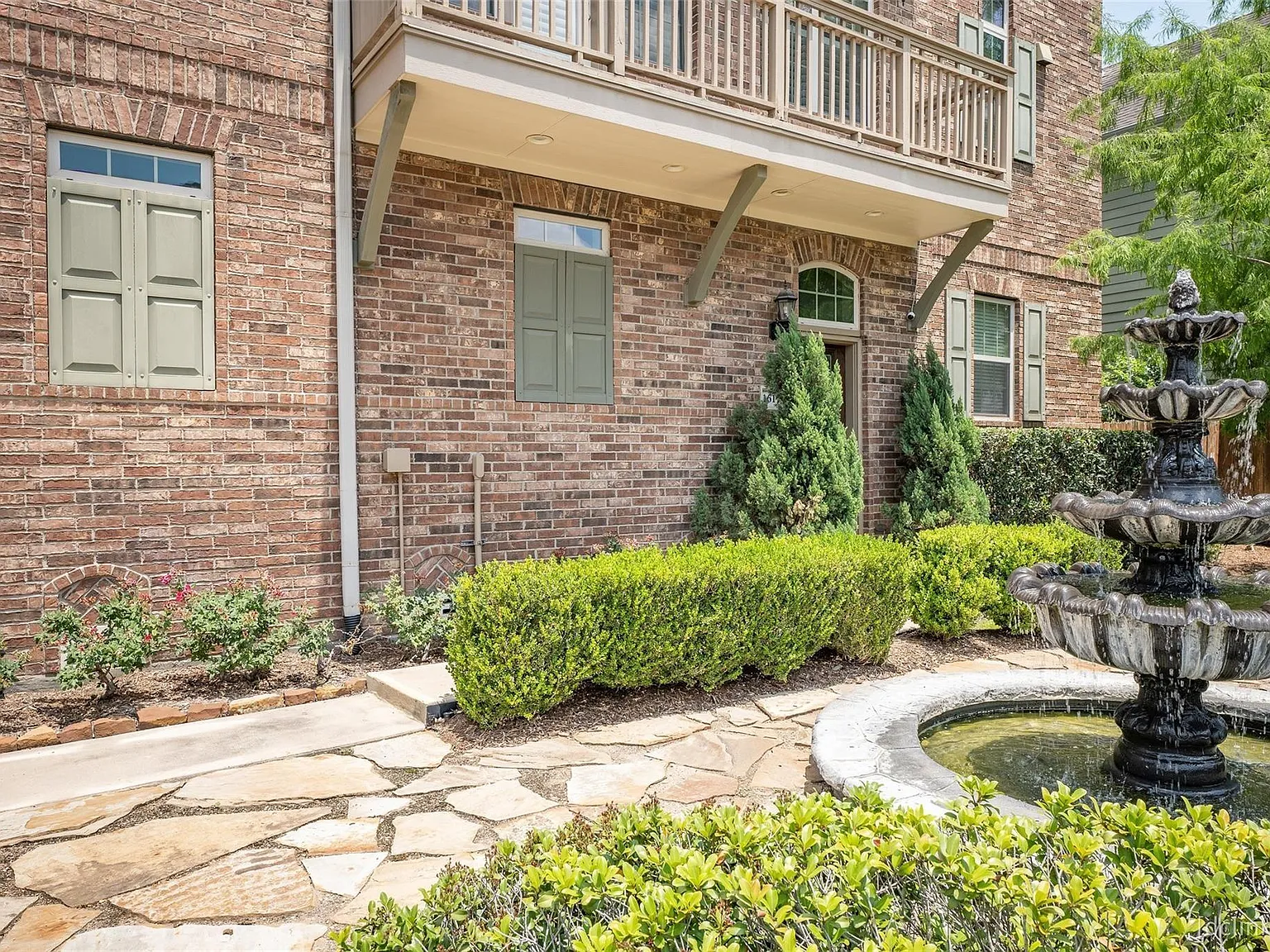 3 bed, 3.5 bath, 2388 sqft, $3,295 — Photo 3