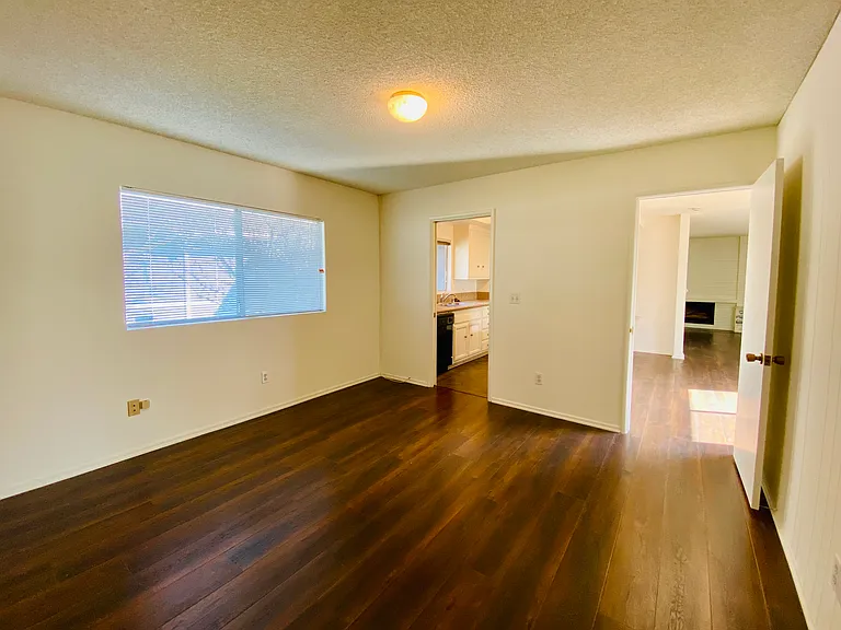 465 Mariposa Ave #A — Photo 12
