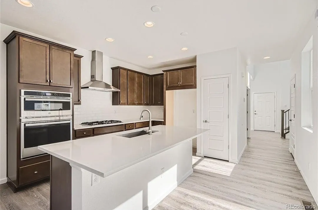 9740 Rosalee Peak St — Photo 3