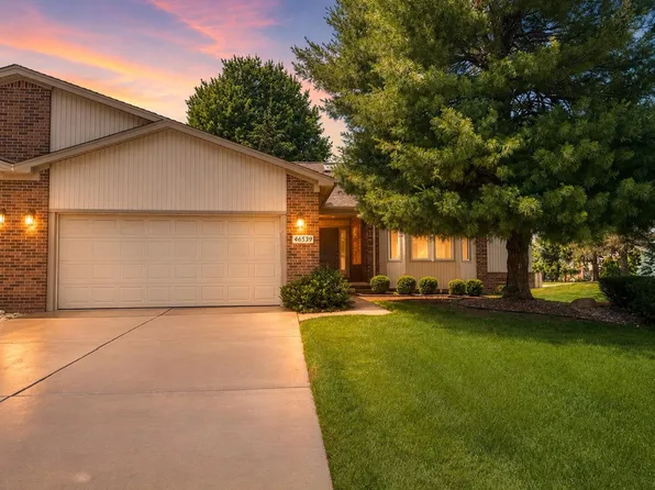 46839 Scotch Pine Ln, Macomb, MI 48042
