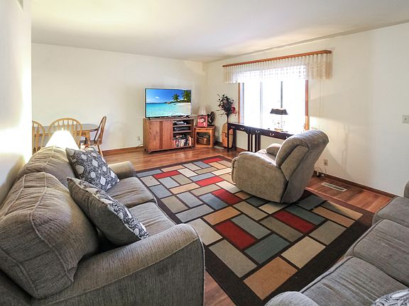 3rd image of 74 Old Mill Dr Unit 6