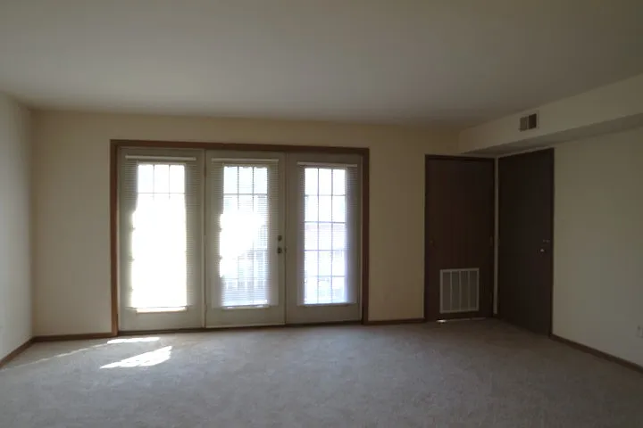 2 bed, 1000 sqft, $1,800 — Photo 4