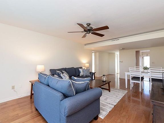 5th image of 2064 Alamanda Dr APT 24