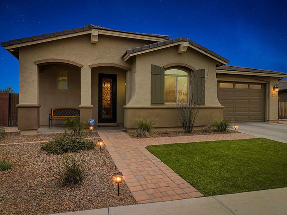 5th image of 1033 W Oleander Ave