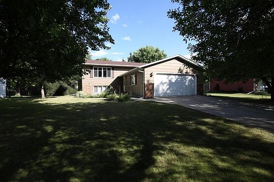2nd image of 907 7th St E
