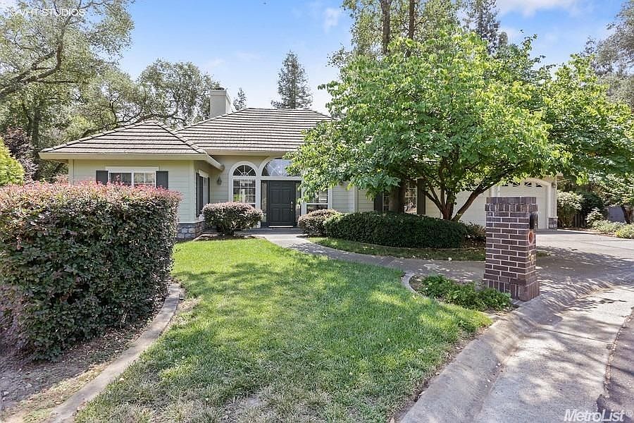 1st image of 86 Hollyann Ct