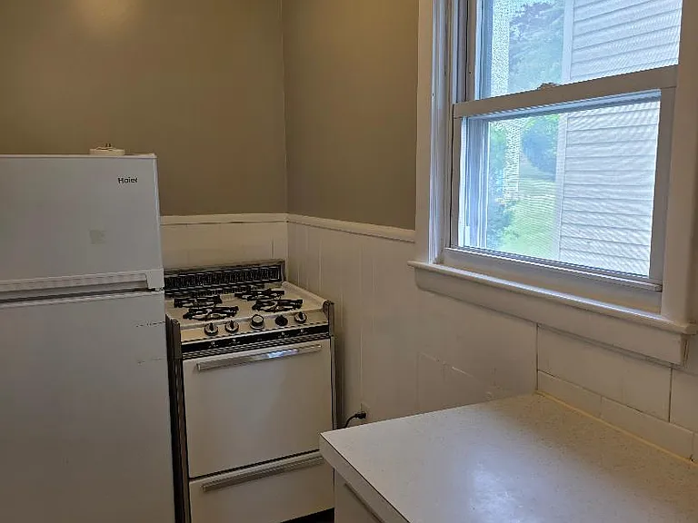 64 Hunter St #1 — Photo 3