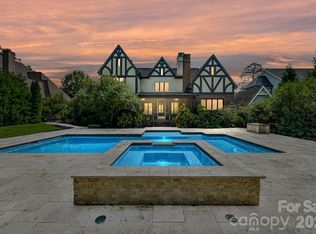808 Huntington Park Dr, Charlotte, NC 28211