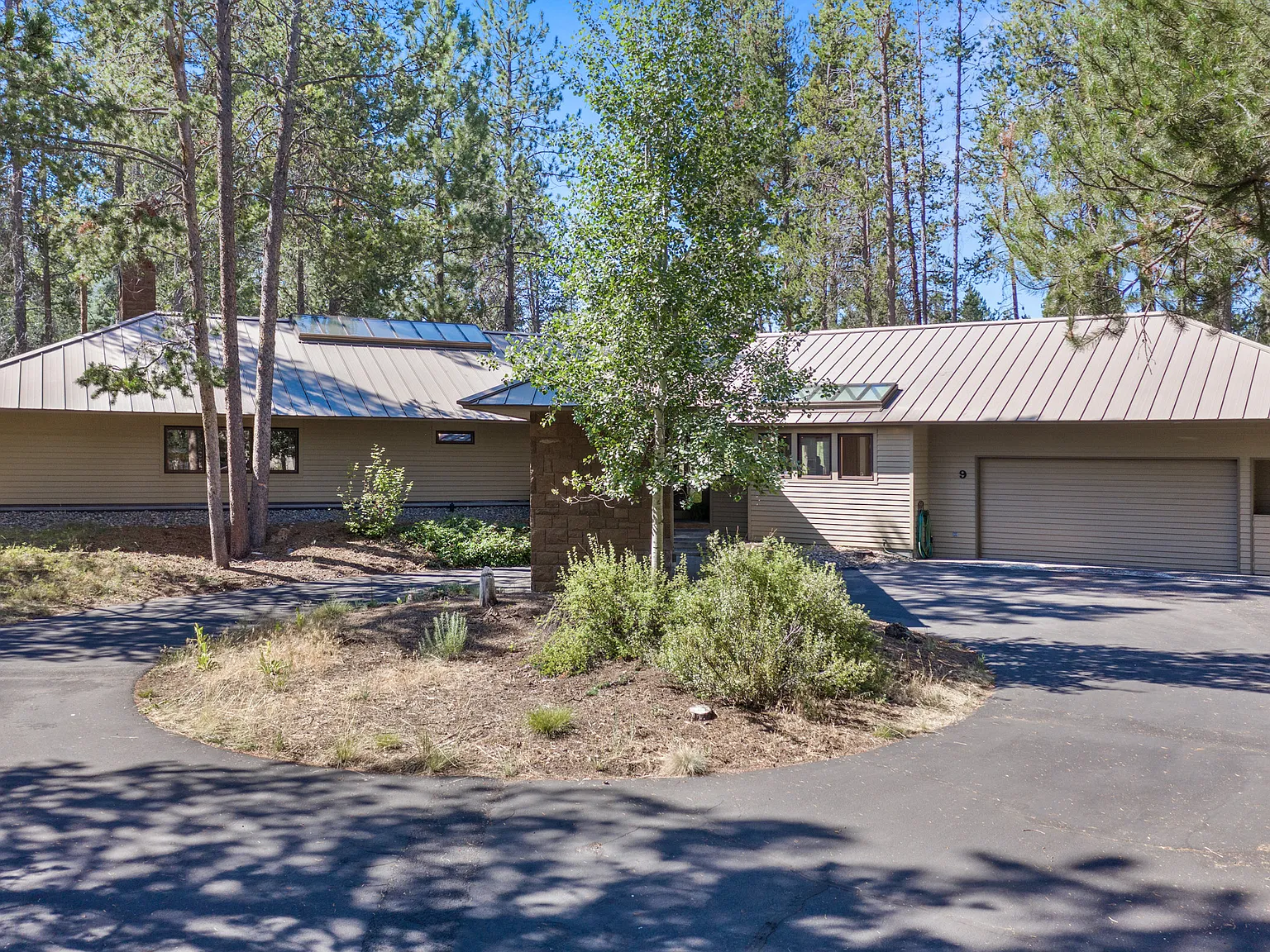 3 bed, 2.5 bath, 2270 sqft, $4,500 — Photo 3