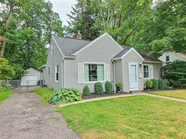 140 Dorking Rd, Rochester, NY 14610