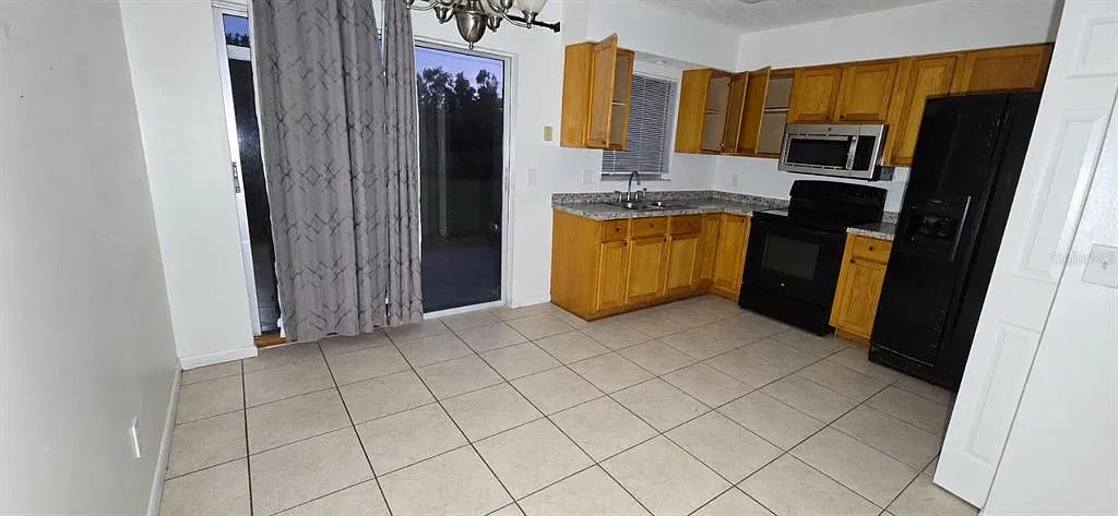 2 bed, 2.0 bath, 1800 sqft, $1,595 — Photo 2
