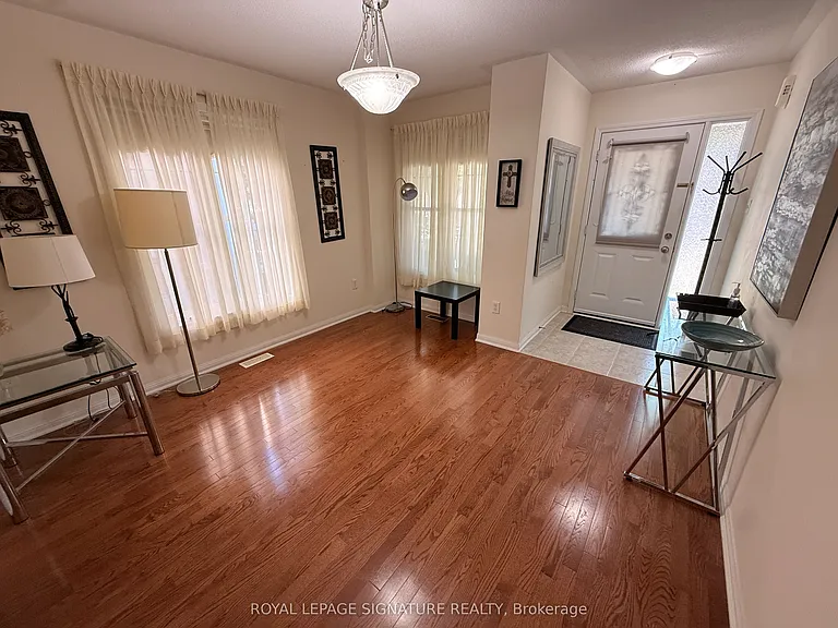 211 Chilcott Cres #MAIN 2ND FLOOR — Photo 4