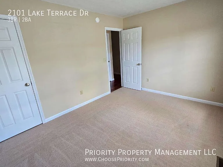 2101 Lake Terrace Dr — Photo 7