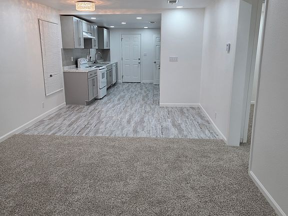2nd image of 2854 Murphy St