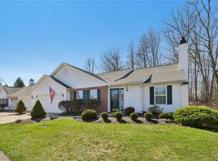 205 Bridgewater Ln, Chardon, OH 44024