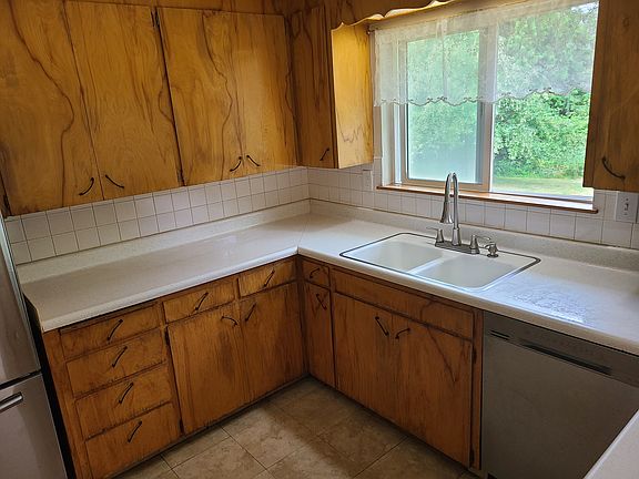 kitchen sink, custom cabinets, dishwasher