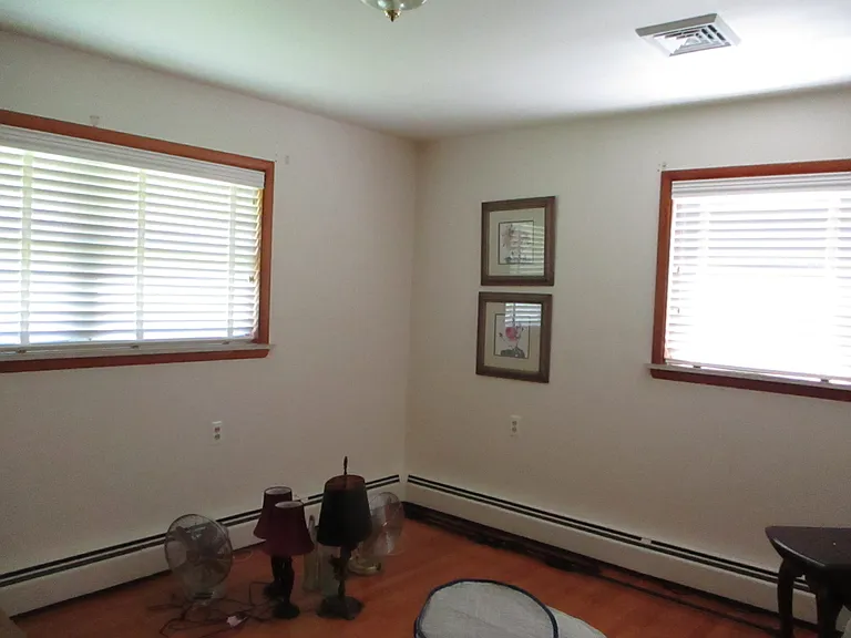 2ND BEDROOM WITH 1/2 BATH