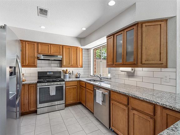 3rd image of 4808 Briarwood Ln
