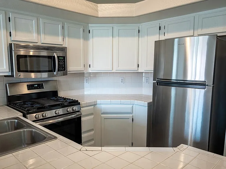 900 Heavenly Hills Ct #220 — Photo 4