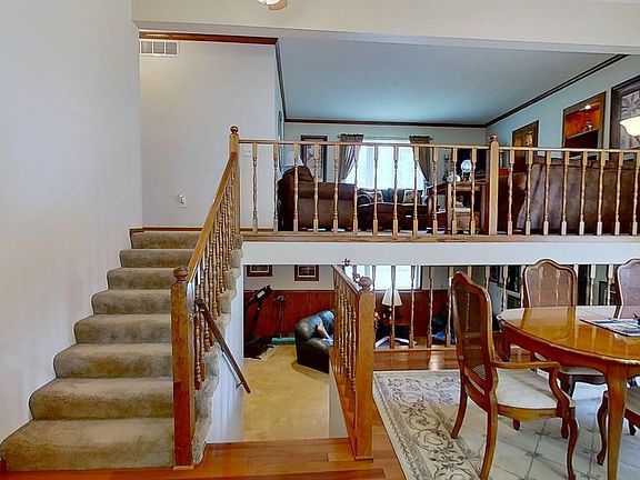 5th image of 605 Van Buren St