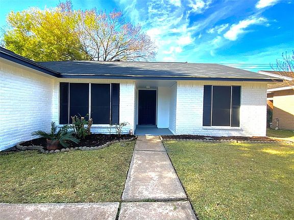 3rd image of 10606 Forest Leaf Dr