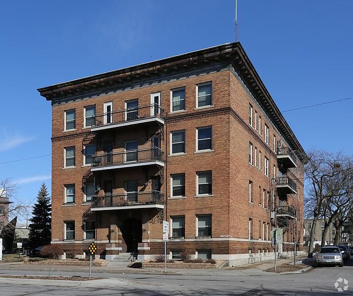 1st image of 902 W Franklin Ave
