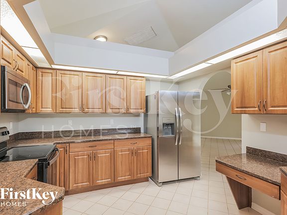 5th image of 2301 SE 8th Pl