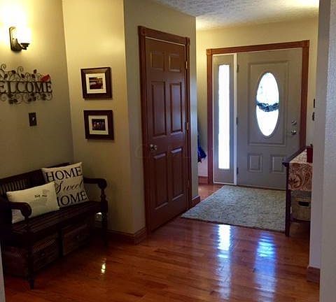 3rd image of 5584 Beaver Dr NE