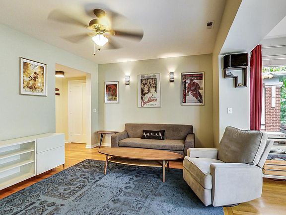 5th image of 1518 W Rosemont Ave APT 3