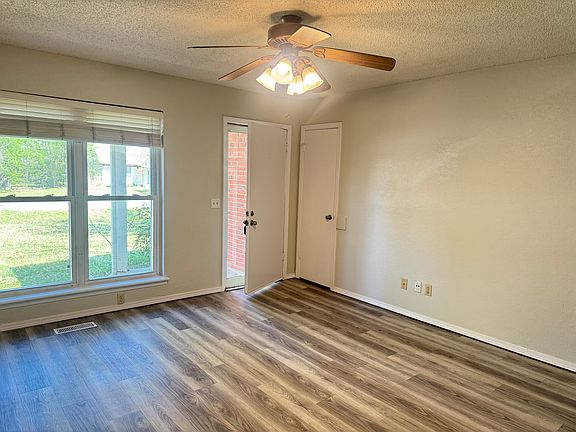2nd image of 220 E Glenpool Blvd S