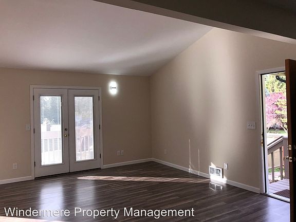 5th image of 26105 James Ln NE