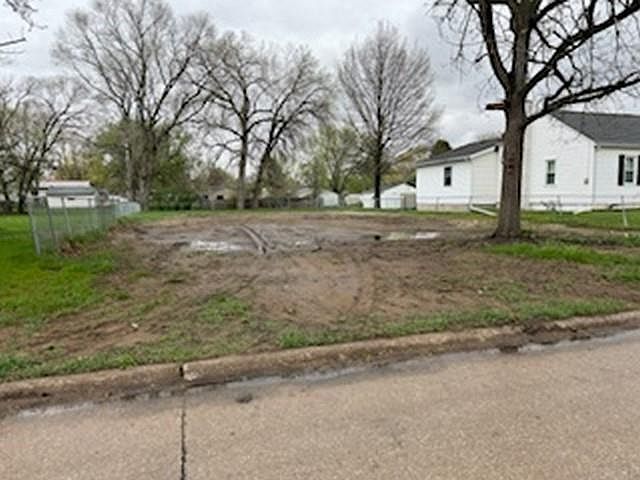 1st image of 617 E End Ave