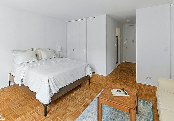 3rd image of 235 E 40th St APT 3J