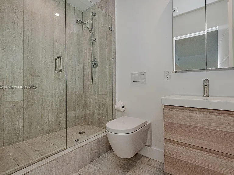 2301 Collins Ave #21 — Photo 22